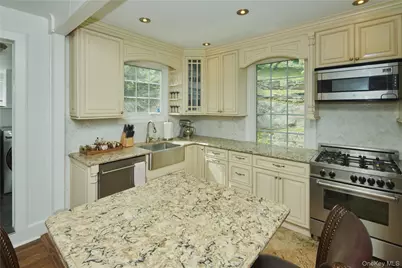 7 Avondale Road, Yonkers, NY 10710 - Photo 9