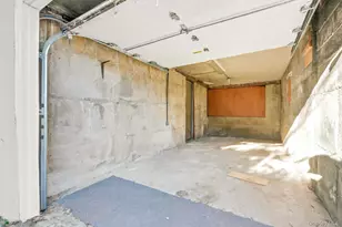 20-11 35th St, Astoria, NY 11105 - Photo 33