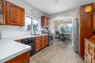 232 Sherman Street, Lynbrook, NY 11563 - Photo 9
