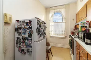 61-38 Linden St, Ridgewood, NY 11385 - Photo 9