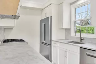 2 Bayview Ct, Manhasset, NY 11030 - Photo 9