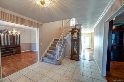 290 E Woodside Avenue, Patchogue, NY 11772 - Photo 5