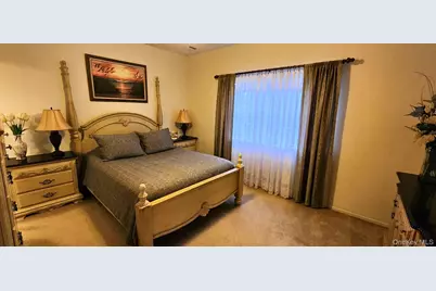 512 Narragansett Villas Drive, Lindenhurst, NY 11757 - Photo 13