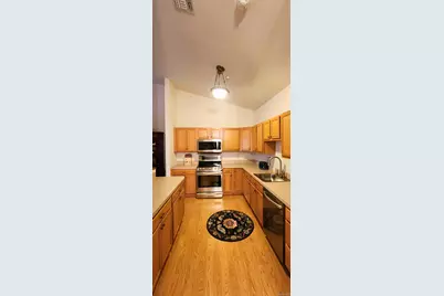 512 Narragansett Villas Drive, Lindenhurst, NY 11757 - Photo 9