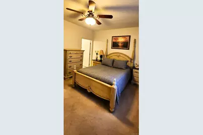 512 Narragansett Villas Drive, Lindenhurst, NY 11757 - Photo 17