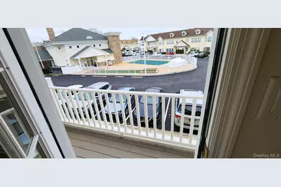 512 Narragansett Villas Drive, Lindenhurst, NY 11757 - Photo 23