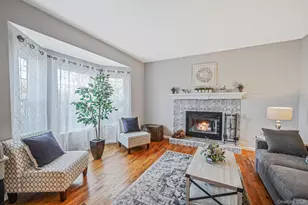 194 Oxhead Rd, Centereach, NY 11720 - Photo 3