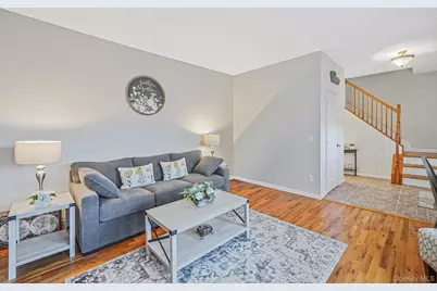 194 Oxhead Road, Centereach, NY 11720 - Photo 5