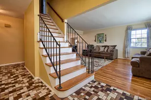 1068 Ashley Dr, Valley Stream, NY 11580 - Photo 15