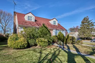 1068 Ashley Dr, Valley Stream, NY 11580 - Photo 3