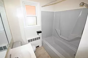 1047 N 7th St, New Hyde Park, NY 11040 - Photo 7