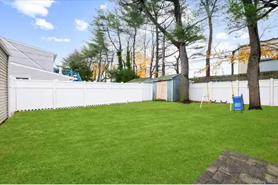 670 Mason Street, Westbury, NY 11590 - Photo 19