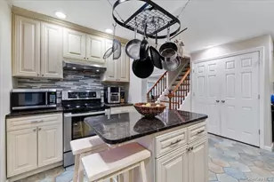 670 Mason St, Westbury, NY 11590 - Photo 9