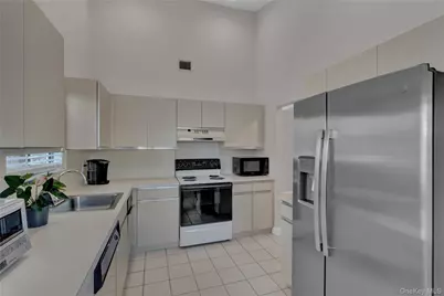 248 Pond View Lane, Smithtown, NY 11787 - Photo 9