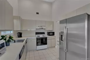 248 Pond View Ln, Smithtown, NY 11787 - Photo 9