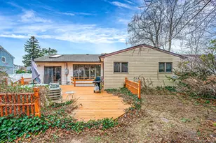 194 Central Park Rd, Plainview, NY 11803 - Photo 3