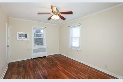 665 Foch Boulevard, Williston Park, NY 11596 - Photo 9