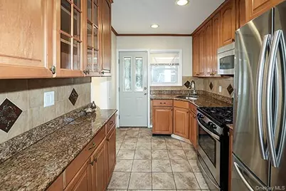 665 Foch Boulevard, Williston Park, NY 11596 - Photo 7