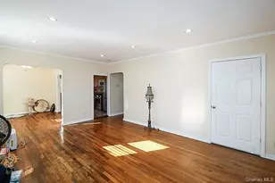 665 Foch Blvd, Williston Park, NY 11596 - Photo 3