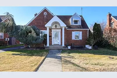 665 Foch Boulevard, Williston Park, NY 11596 - Photo 1