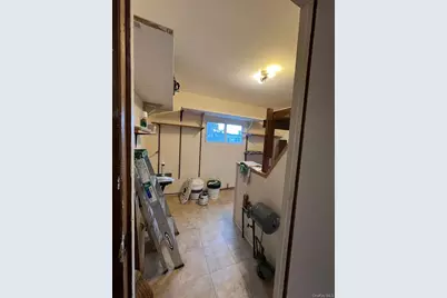 135 Sunrise Lane, Hempstead, NY 11756 - Photo 9