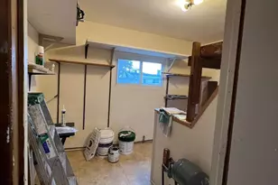 135 Sunrise Ln, Hempstead, NY 11756 - Photo 9