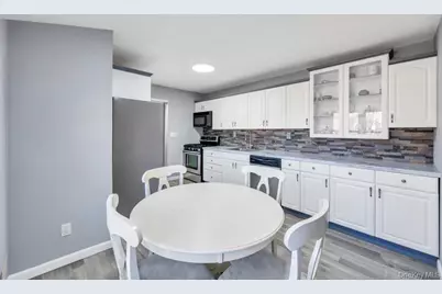 10 Westwind Drive, Bohemia, NY 11716 - Photo 5