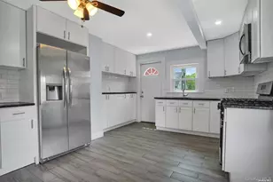 14 Maple St, Glenwood Landing, NY 11547 - Photo 5