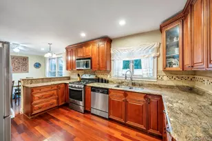 277 Clocks Blvd, Massapequa, NY 11758 - Photo 9