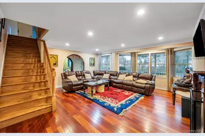 277 Clocks Boulevard, Massapequa, NY 11758 - Photo 7