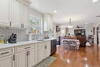 262 Walker Avenue, Patchogue, NY 11772 - Photo 19