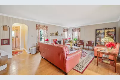 7 Rugby Road, Westbury, NY 11590 - Photo 5