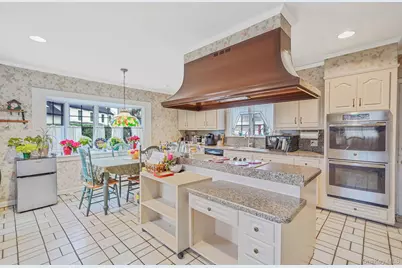 7 Rugby Road, Westbury, NY 11590 - Photo 9