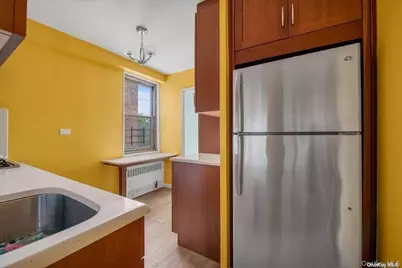 61-20 Grand Central Parkway #C303, Forest Hills, NY 11375 - Photo 15