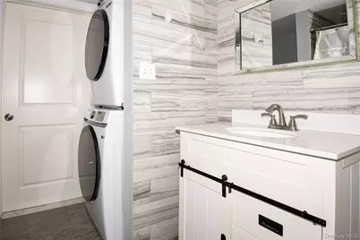 181 Friends Lane, Westbury, NY 11590 - Photo 17