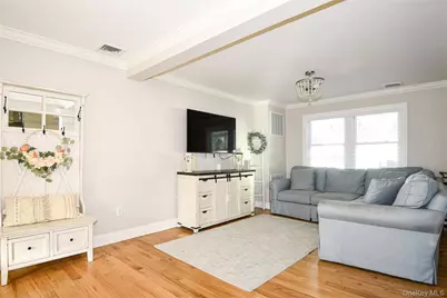 181 Friends Lane, Westbury, NY 11590 - Photo 5