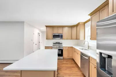 16 Columbus Avenue, Brentwood, NY 11717 - Photo 9