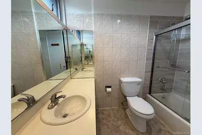 130 S Middle Neck Road #2, Great Neck, NY 11021 - Photo 17