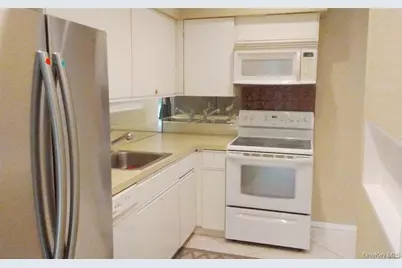 130 S Middle Neck Road #2, Great Neck, NY 11021 - Photo 5