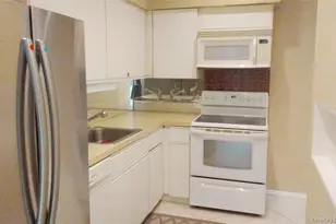 130 S Middle Neck Rd, Great Neck, NY 11021 - Photo 5