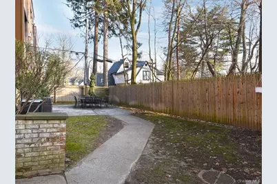 130 S Middle Neck Road #2, Great Neck, NY 11021 - Photo 15