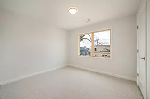 115 Riviera Pkwy, Lindenhurst, NY 11757 - Photo 17