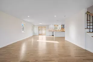 115 Riviera Pkwy, Lindenhurst, NY 11757 - Photo 25