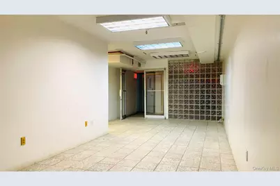 13681 Roosevelt Avenue, Flushing, NY 11354 - Photo 7