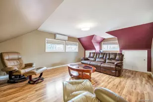 46 Hardy Ln, Westbury, NY 11590 - Photo 19