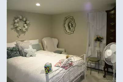 79 S Evergreen Drive, Selden, NY 11784 - Photo 33