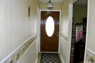 79 S Evergreen Dr, Selden, NY 11784 - Photo 9