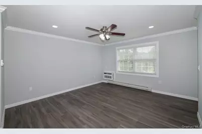 241 W Main Street #5, Bay Shore, NY 11706 - Photo 3