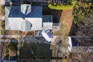 155 McKee St, Floral Park, NY 11001 - Photo 25