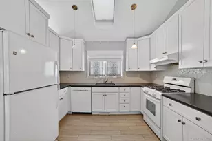 23 Berrybush Ln, Hastings on Hudson, NY 10706 - Photo 11